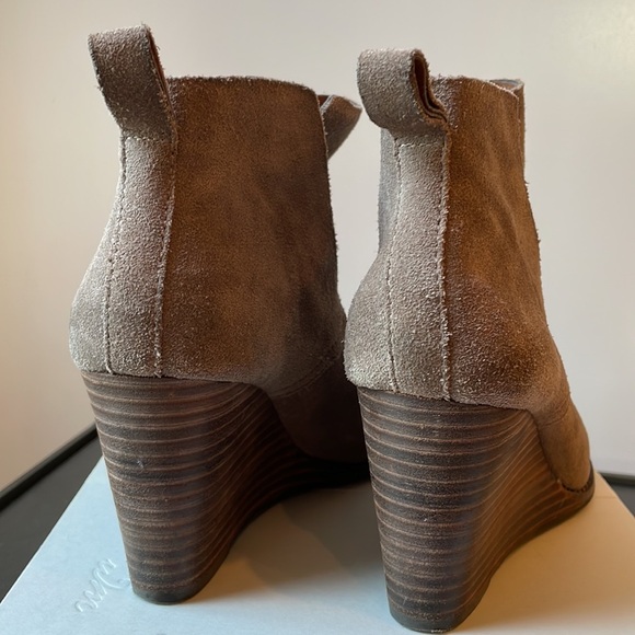 Lucky Wedge Bootie size 7 - Picture 8 of 10